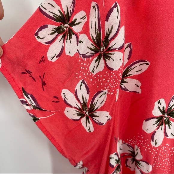 Torrid Size 2 2X Pink Floral Shirt Plus Short Sleeves Ruffled Split Back Rayon - Picture 8 of 10